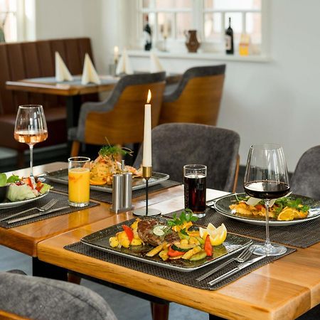 Roca Restaurant Und Hotel Bommersheim Bagian luar foto