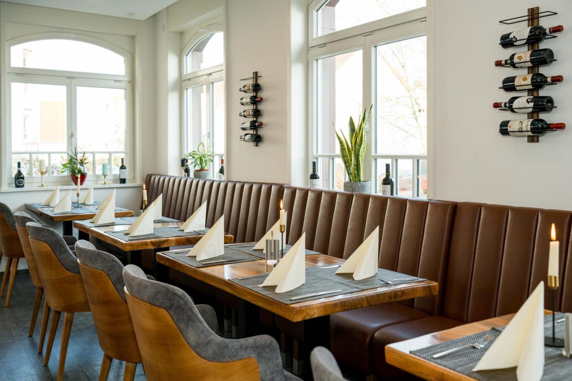 Roca Restaurant Und Hotel Bommersheim Bagian luar foto
