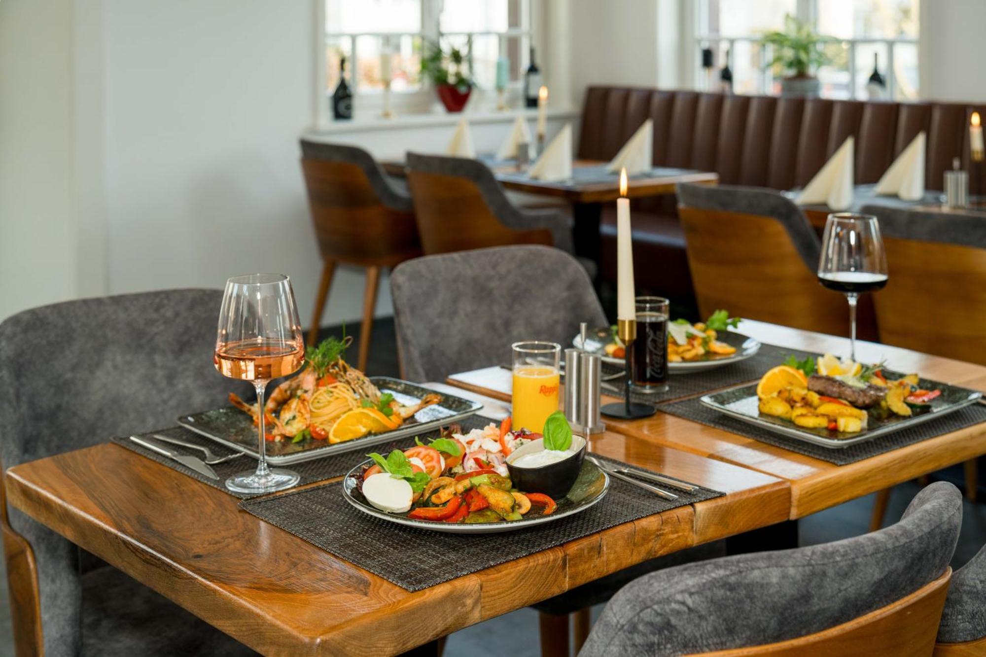 Roca Restaurant Und Hotel Bommersheim Bagian luar foto