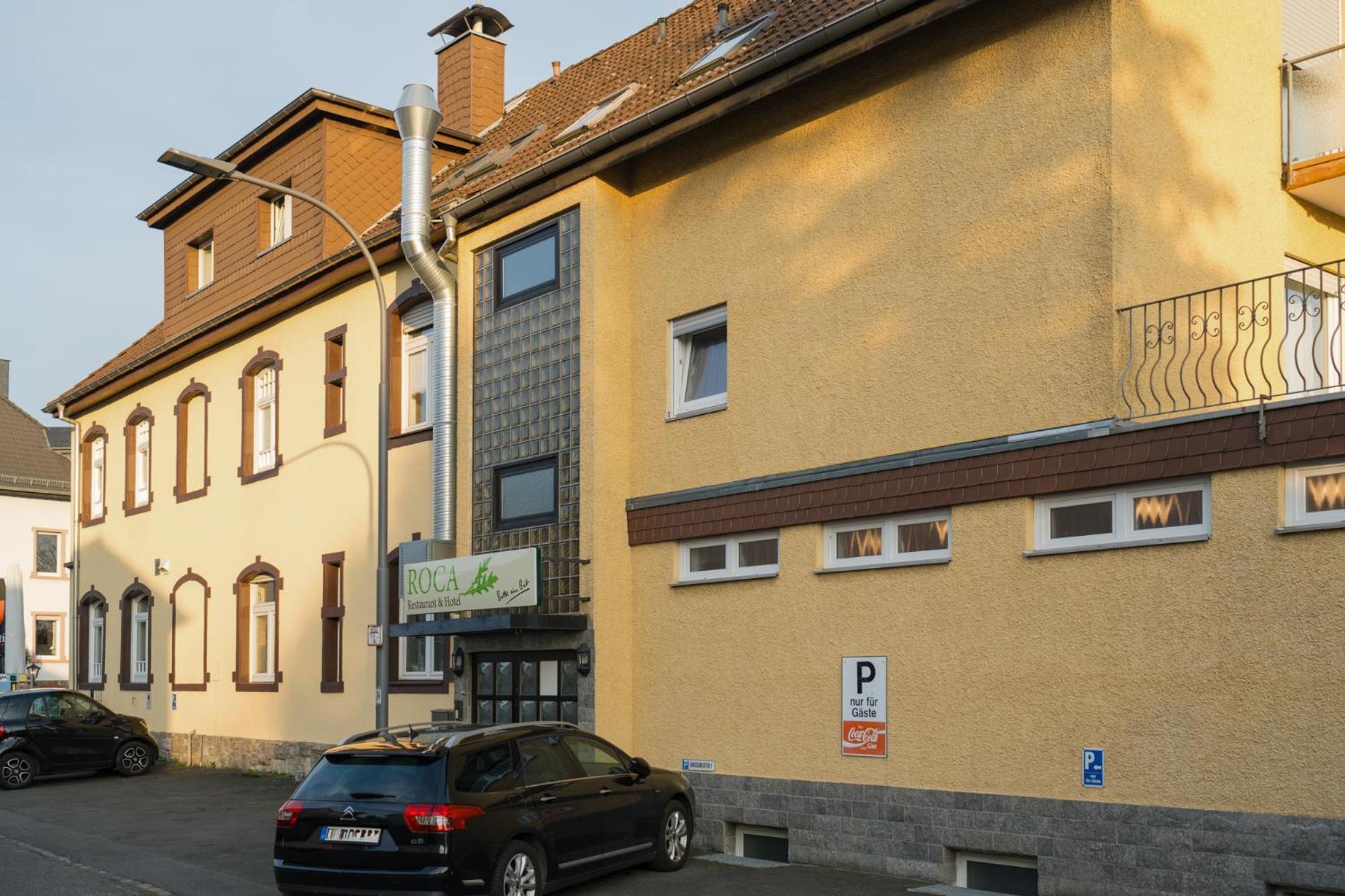 Roca Restaurant Und Hotel Bommersheim Bagian luar foto