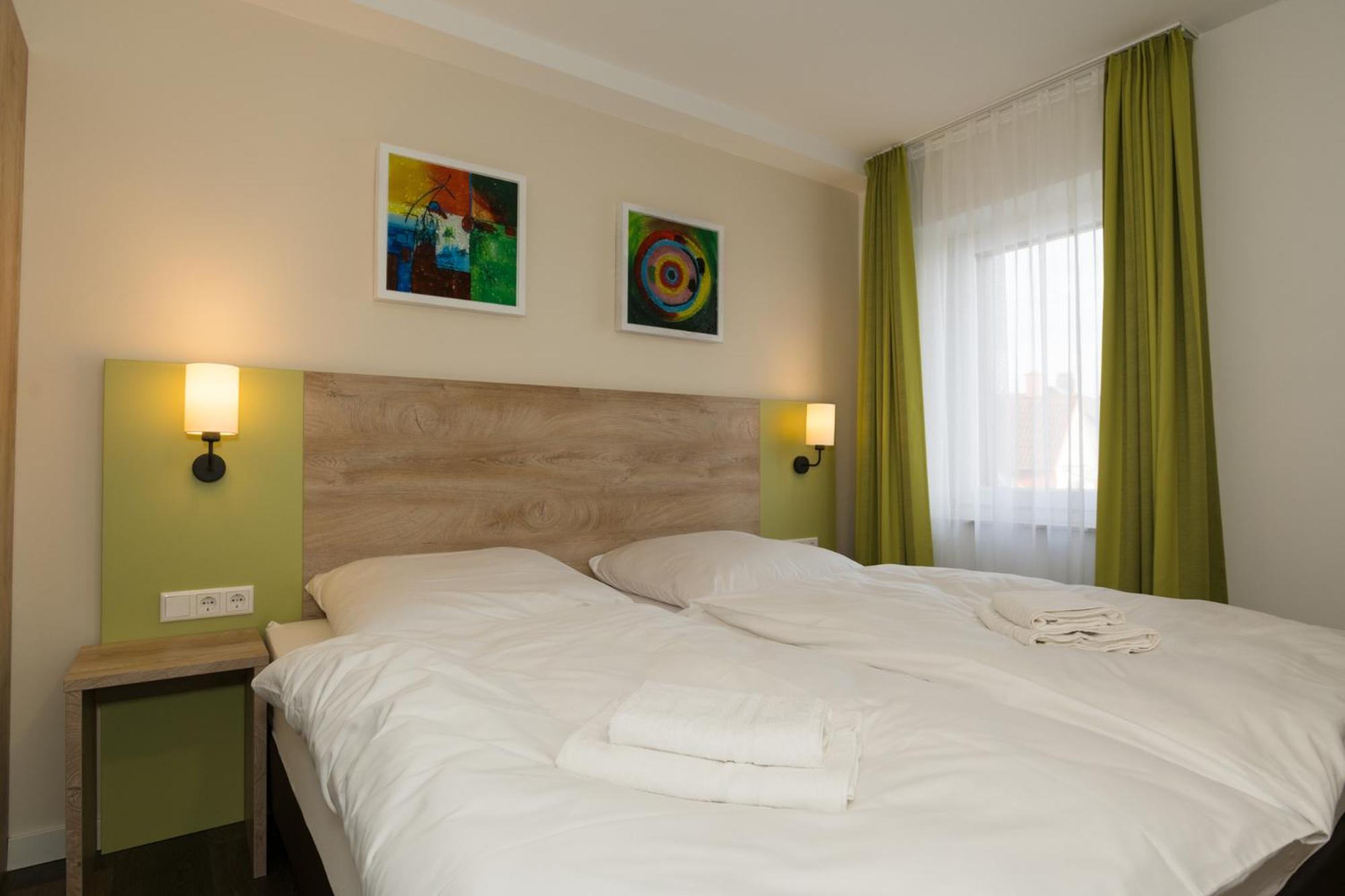 Roca Restaurant Und Hotel Bommersheim Bagian luar foto